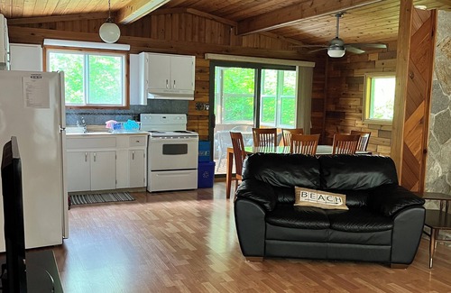 Traverse Bay Cabaña | Casa en alquiler en la playa de Abert!