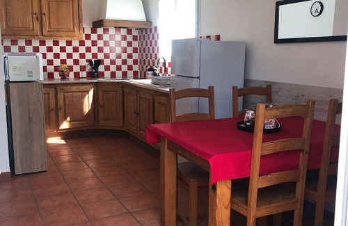 Saint-Christol-Les-Ales Casa | Casa rural 'Gite Le Pin Parasol' con Wi-Fi y aire acondicionado