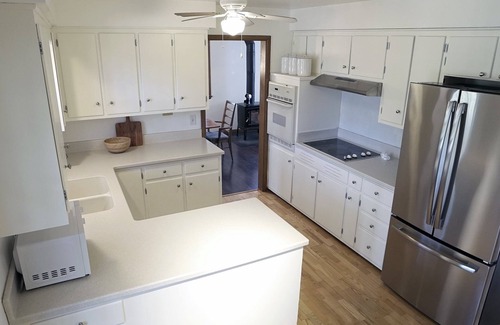 Spring Harbor Casa | Cottage gem: Spotless, secluded & bring the dog!