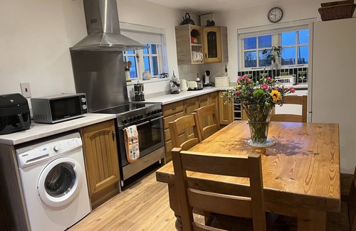 Ballycastle Cabaña | Cottage in Ballintoy, Causeway Coast - sleeps 5