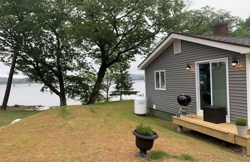 Edgecomb Casa | Cottage in Edgecomb - Waterfront Holiday Getaway