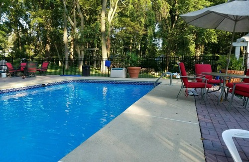 Trevose Cabaña | Cottage in Historic Bucks County