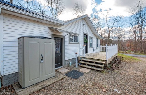Portage Lakes Casa | Cottage in Portage Lakes! Close to everything!