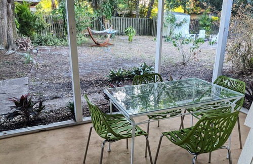 Alta Vista Casa | Cottage in the City close to Everything!