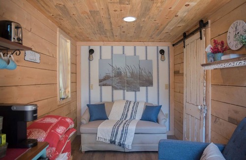 Sweet Valley Cabaña | Cottage in the Woods B&B - Owl's Nest - Treehouse -2mi. from falls trailhead