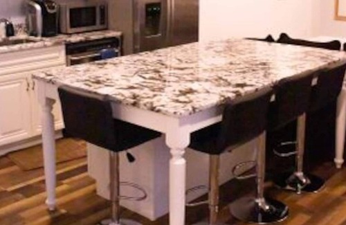 Mint Hill Apartamento | Cottage in the Woods, Near 485, All New