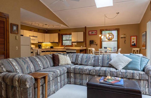 Pentwater Apartamento | Cottage in the Woods