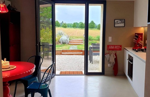 La Batie-Rolland Otro | Cottage "La cour joyeuse" with a painter'studio