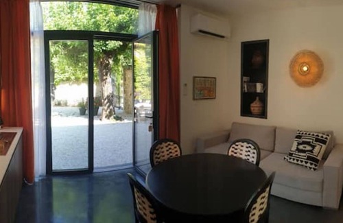 La Batie-Rolland Otro | Cottage "La cour joyeuse" with a painter'studio