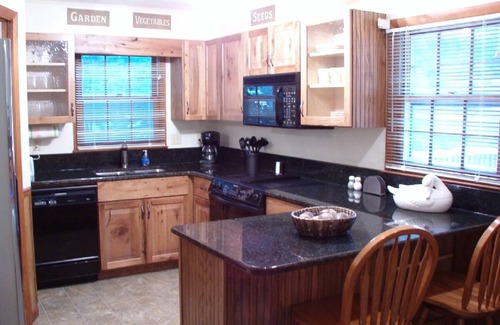 Mills River Cabaña | Cottage, Private Fishing Pond almacén, gran vista, Mills Zona Río