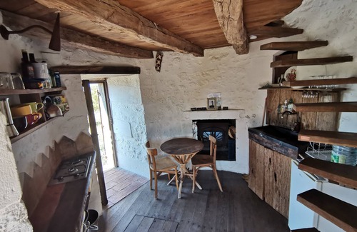 Haute-Saintonge Cabaña | Cottage "Le Moulin De La Garenne" with Private Garden