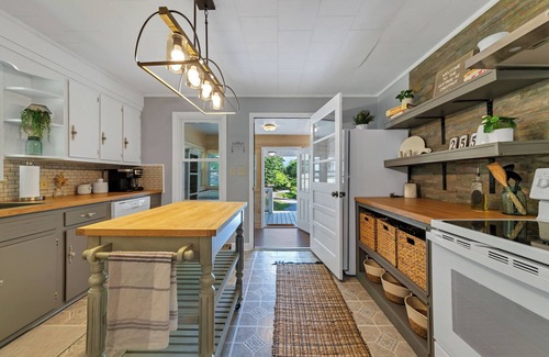 Burnsville Cabaña | Cottage near Burnsville with Game House & Firepit
