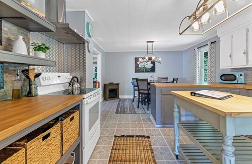 Burnsville Cabaña | Cottage near Burnsville with Game House & Firepit