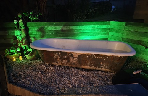 Stanmore Bay Cabaña | cottage near the beach, faery lights and outdoor bath!