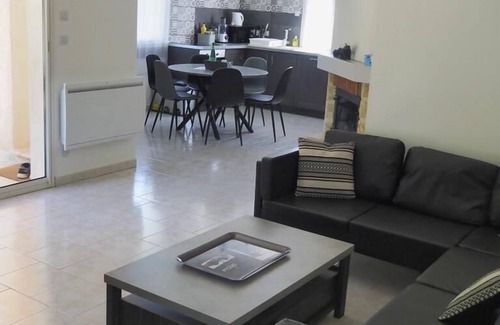 Dauphin Villa | Casa de campo "de oliva" con piscina climatizada