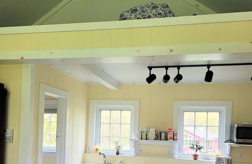 Greenwich Cabaña | Cottage on 40 acre estate like property 15.6 miles from Saratoga NY race track