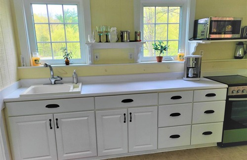 Greenwich Cabaña | Cottage on 40 acre estate like property 15.6 miles from Saratoga NY race track