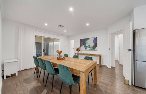 Allenby Gardens Casa | Cottage on Coombe