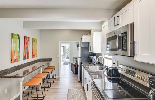 White Island Shores Cabaña | Cottage on Private Pond w/ Beach in Wareham