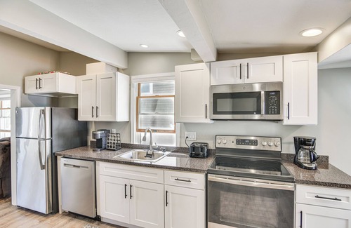 White Island Shores Cabaña | Cottage on Private Pond w/ Beach in Wareham