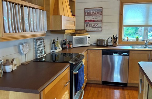 Whitbourne Cabaña | Cottage on the pond with hot tub -fully outfitted and excellent family get-away.