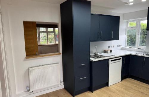 Carshalton South and Clockhouse Casa | Cottage Sleeps 10 with Pets Allowed