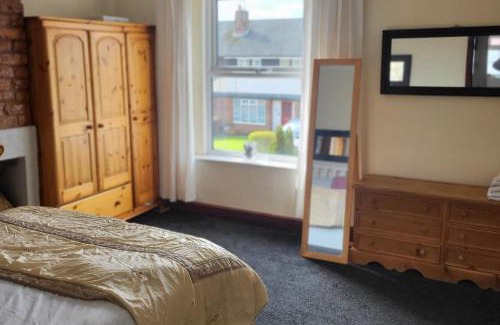 Chorley Casa | Cottage - Sleeps 4 - Garden - Parking