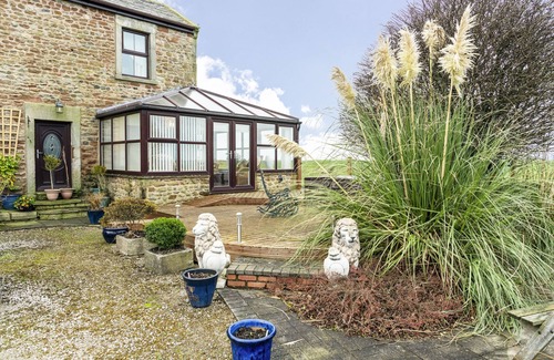 Lancaster Cabaña | Cottage - Sleeps 4 - Hot Tub - Garden - Parking