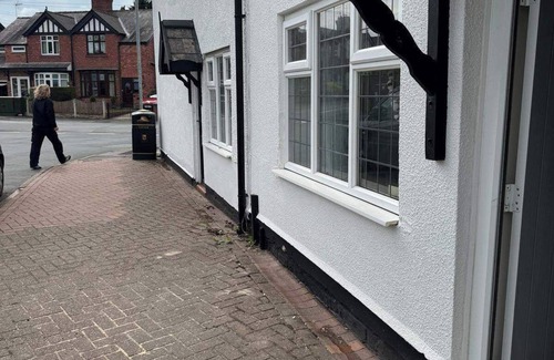 Middlewich Cabaña | Cottage - Sleeps 4 - Pets Ok - Patio - Parking