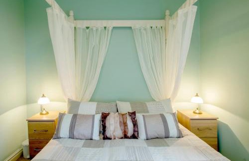 Knott End-on-Sea Casa | Cottage - Sleeps 5 - Hot Tub - Garden - Parking