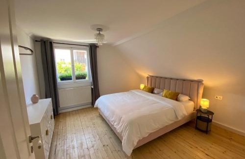 Lupburg Casa | Cottage Sleeps 6 with Parking