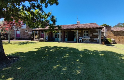 Riba de Ancora Cabaña | Casa rural con jardín y piscina, en aldea tranquila entre el mar y la montaña.