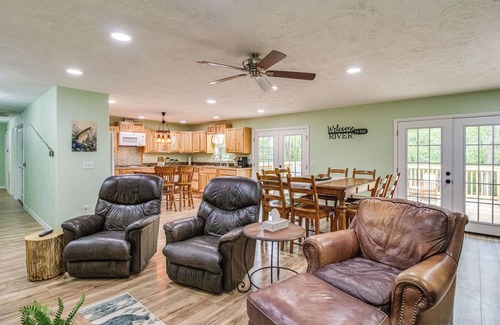 Cotter Casa | Cotter Home w/ Deck ~ 1 Mi to Big Spring Park!