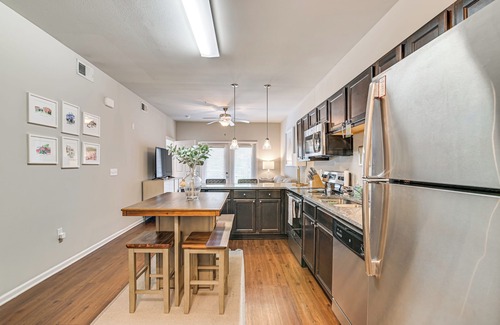 Starkville Condominio | Cotton District Condo: Walkable Spot for Game Day!