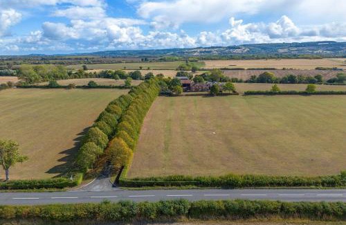 Mangotsfield Casa | Cotton Farm Estate - 4 Cottages Sleeps 16