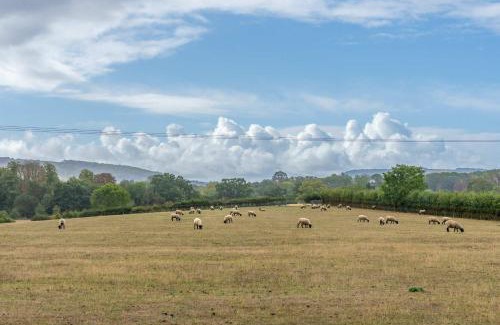 Mangotsfield Casa | Cotton Farm Estate - 4 Cottages Sleeps 16