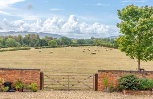 Mangotsfield Casa | Cotton Farm Estate - 4 Cottages Sleeps 16