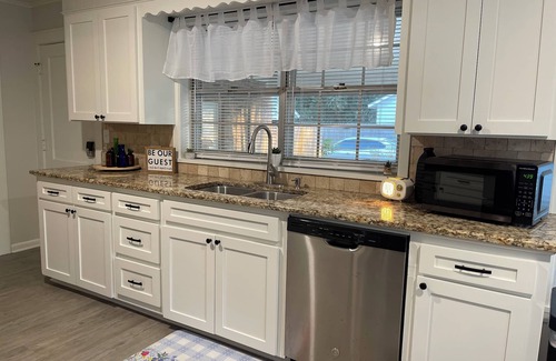 West Monroe Casa | Cottonport Cottage-stunning 3/2 in heart of West Monroe with all KING size beds!