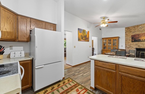 Rapid City Casa | Cougar Lodge Vacation Home Thirty Minutes from Mt Rushmore - In Rapid City On Canyon Lake Thirty Minutes from Mt Rushmore