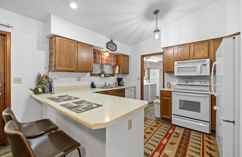 Rapid City Casa | Cougar Lodge Vacation Home Thirty Minutes from Mt Rushmore - In Rapid City On Canyon Lake Thirty Minutes from Mt Rushmore