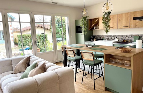 Andernos-les-Bains Casa | Couleurs Bassin" villas 50 m from the beach. 6 bedrooms - 11 beds - 6 bathrooms.