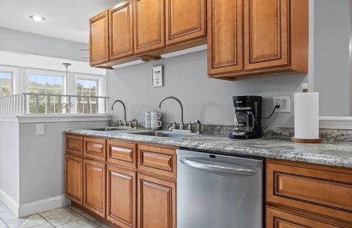 West Minot Casa | Country Castle Retreat! Beautiful 4600+ sq 4 bd 4 bath sprawling country estate!