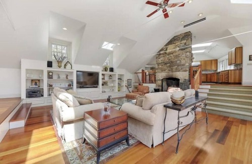 Great Barrington Casa | Country Castle-Total privacy-just a few minutes from center of Great Barrington