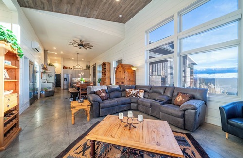 Powell Butte Casa | Country Chic Ranch- Panoramic Mountain Views - Resort Amenities