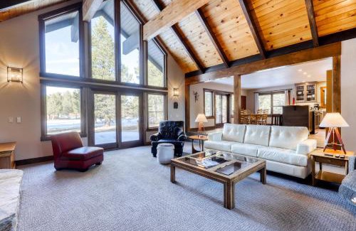 South Lake Tahoe Casa | Country Club Retreat