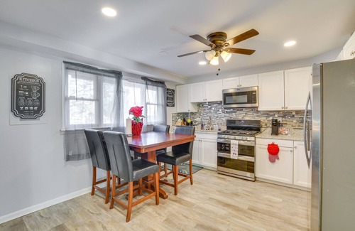 Country Club Hills Casa | Country Club Hills Home: Walk to Rec Center!