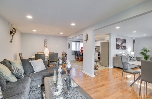 Country Club Hills Casa | Country Club Hills Home: Walk to Rec Center!