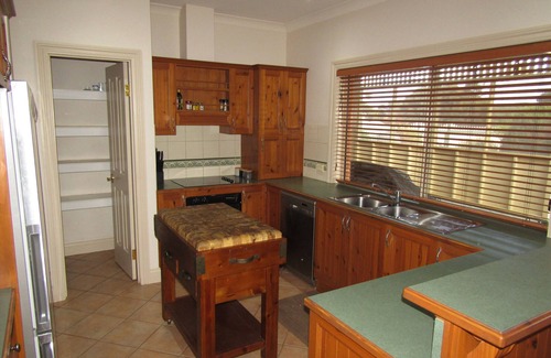 Melville Casa | Country Comfort - 5 bedroom Holiday Home with sea views!