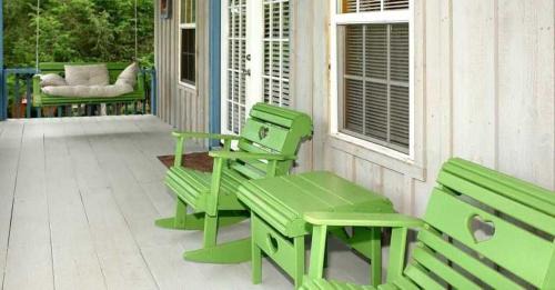 Newport Casa | Country Cottage - 2 Bedrooms, 1 Baths, Sleeps 6 cabin