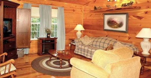 Newport Casa | Country Cottage - 2 Bedrooms, 1 Baths, Sleeps 6 cabin
